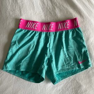 NIKE ACTIVE SHORTS